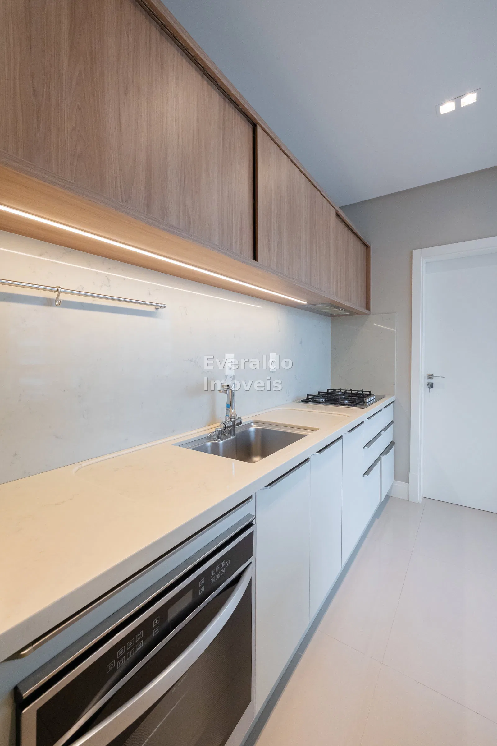 Ocean Towers Residence — Meia Praia, foto 7