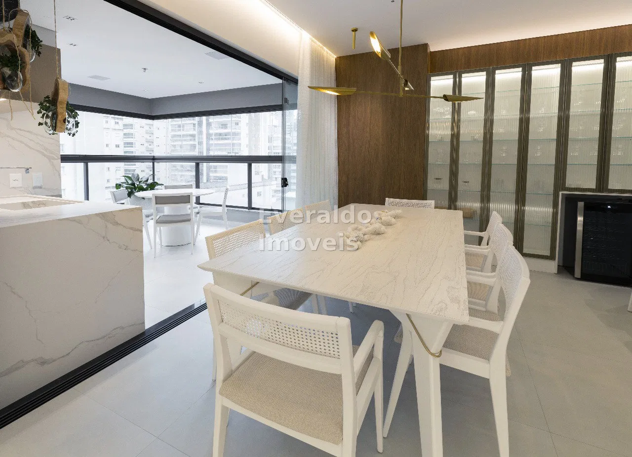 Cosmopolitan Residence — Meia Praia, foto 18