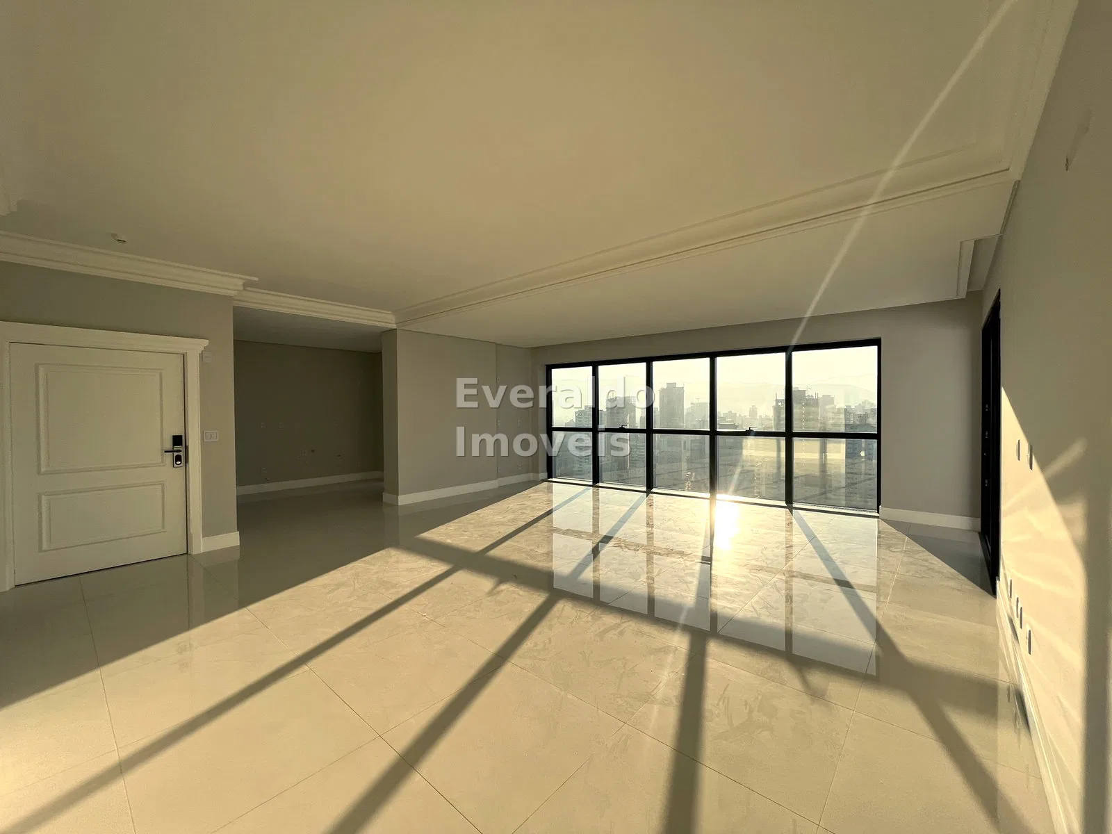 Paramount Tower — Meia Praia, foto 18