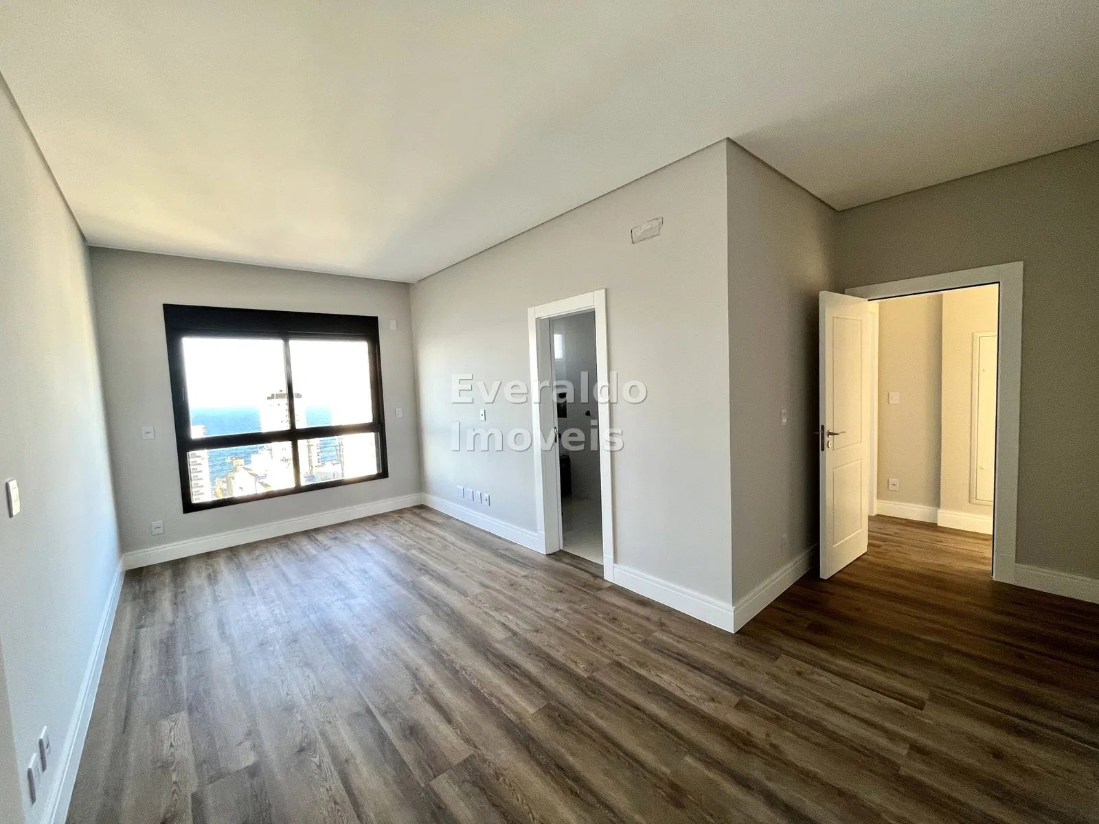 Paramount Tower — Meia Praia, foto 19