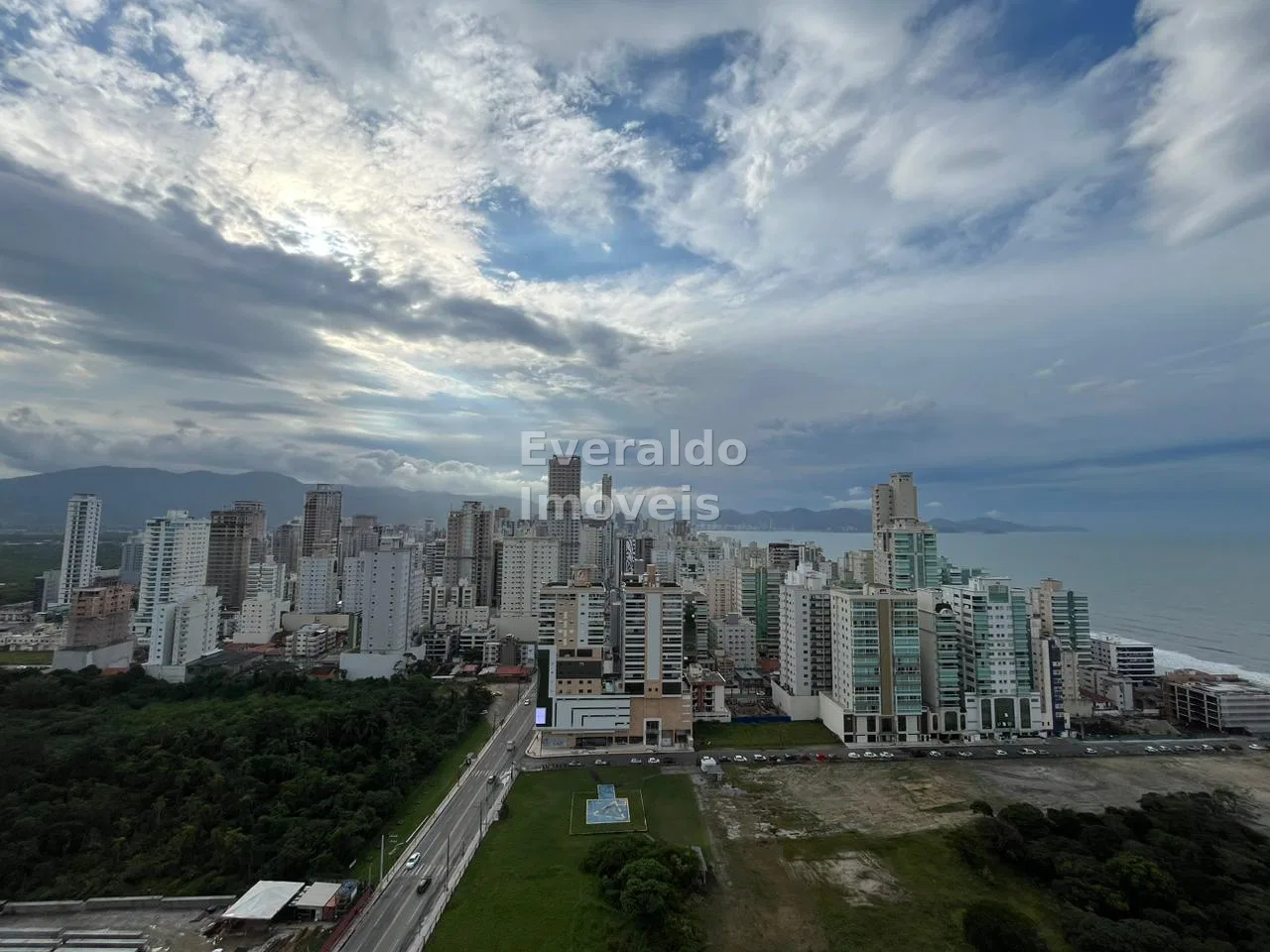 Paramount Tower — Meia Praia, foto 8