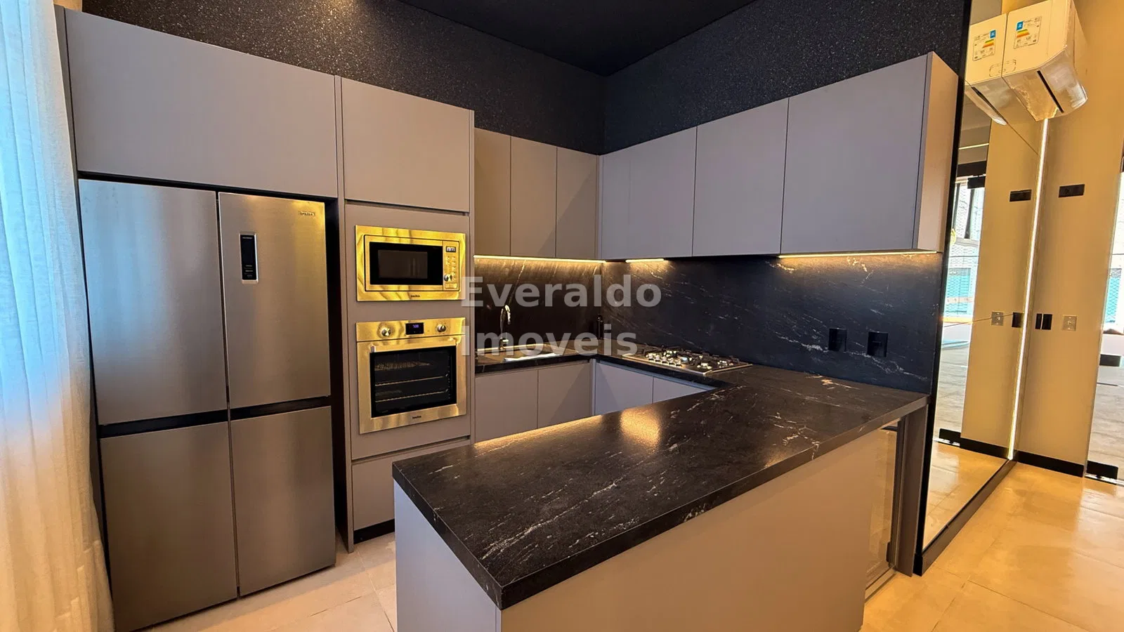 Wall Street Tower — Meia Praia, foto 41 do empreendimento
