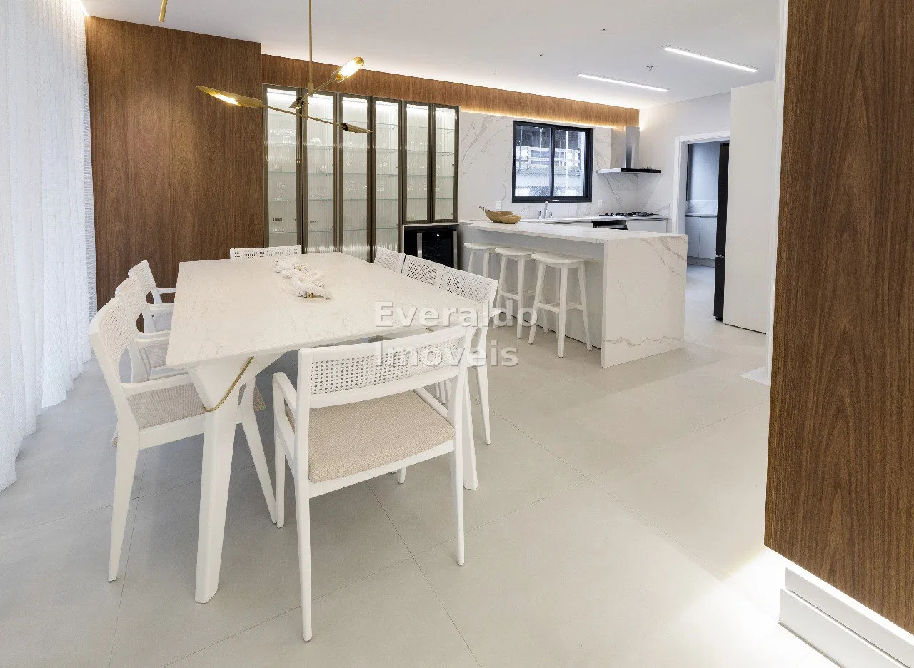 Cosmopolitan Residence — Meia Praia, foto 16
