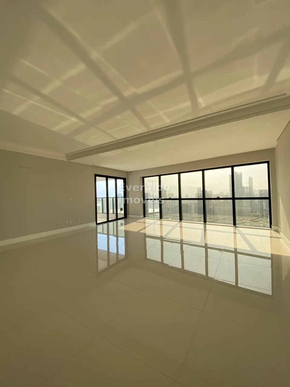 Paramount — Meia Praia