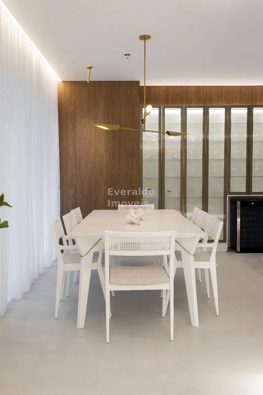 Cosmopolitan Residence — Meia Praia, foto 20