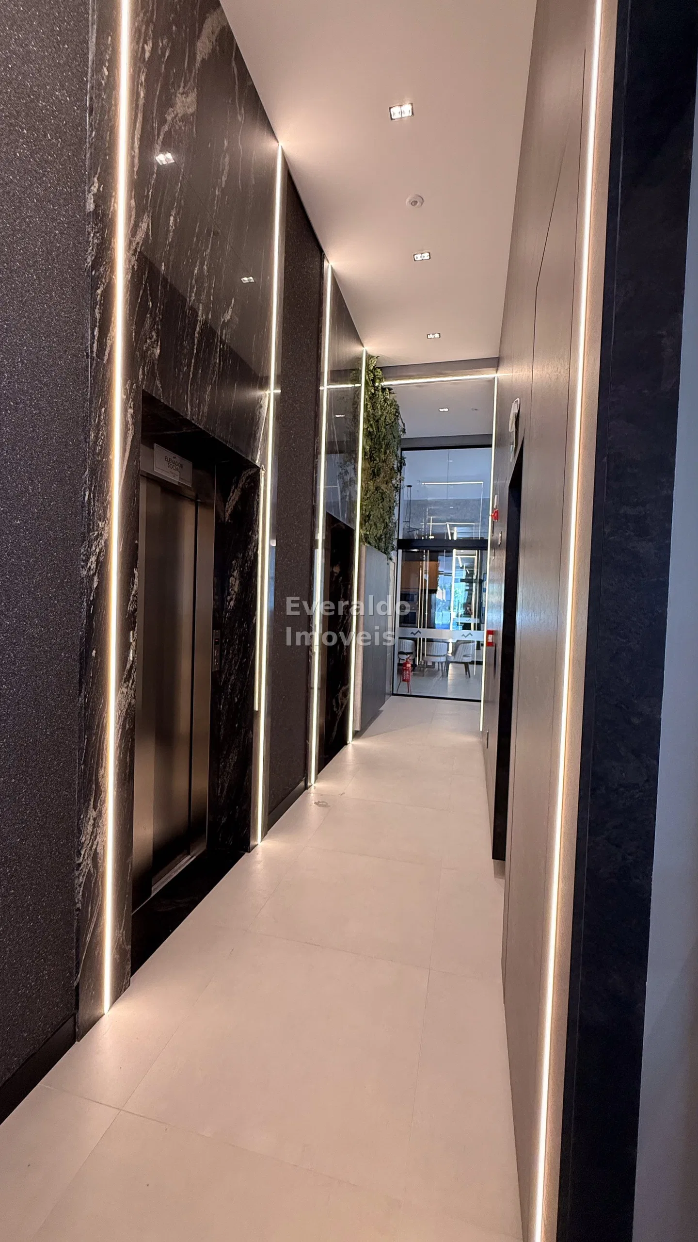 Wall Street Tower — Meia Praia, foto 10 do empreendimento