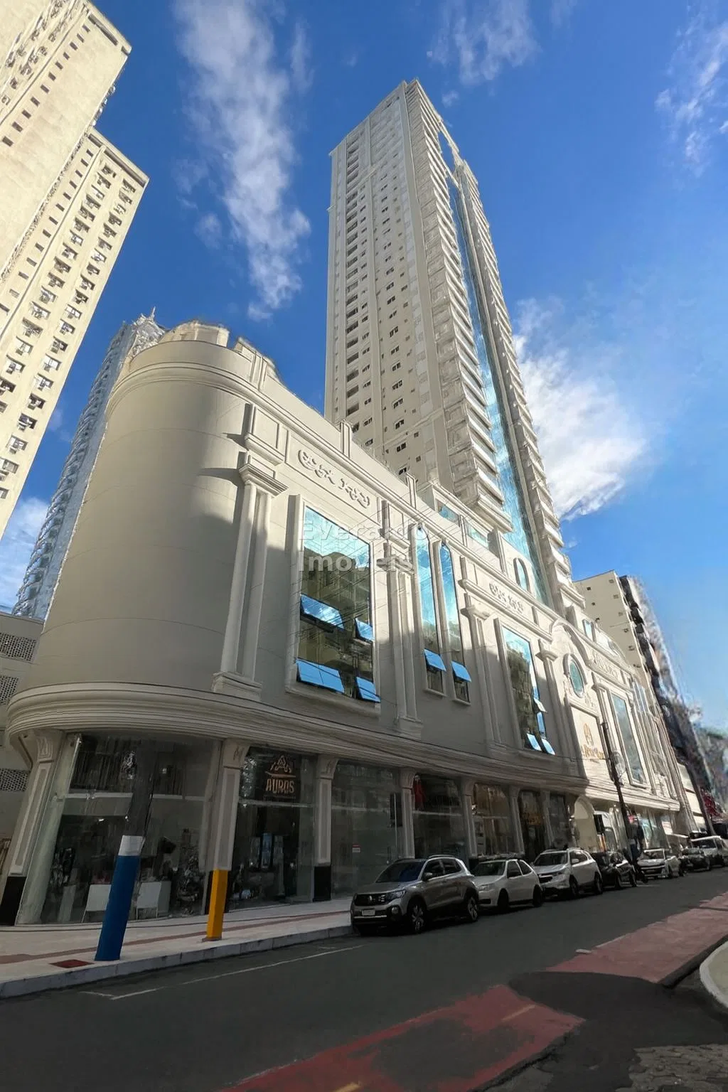 La Belle Tour Residence — Centro