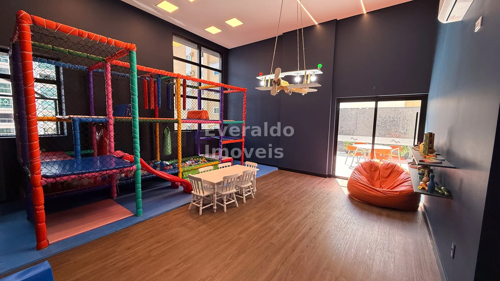 Wall Street Tower — Meia Praia, foto 44 do empreendimento