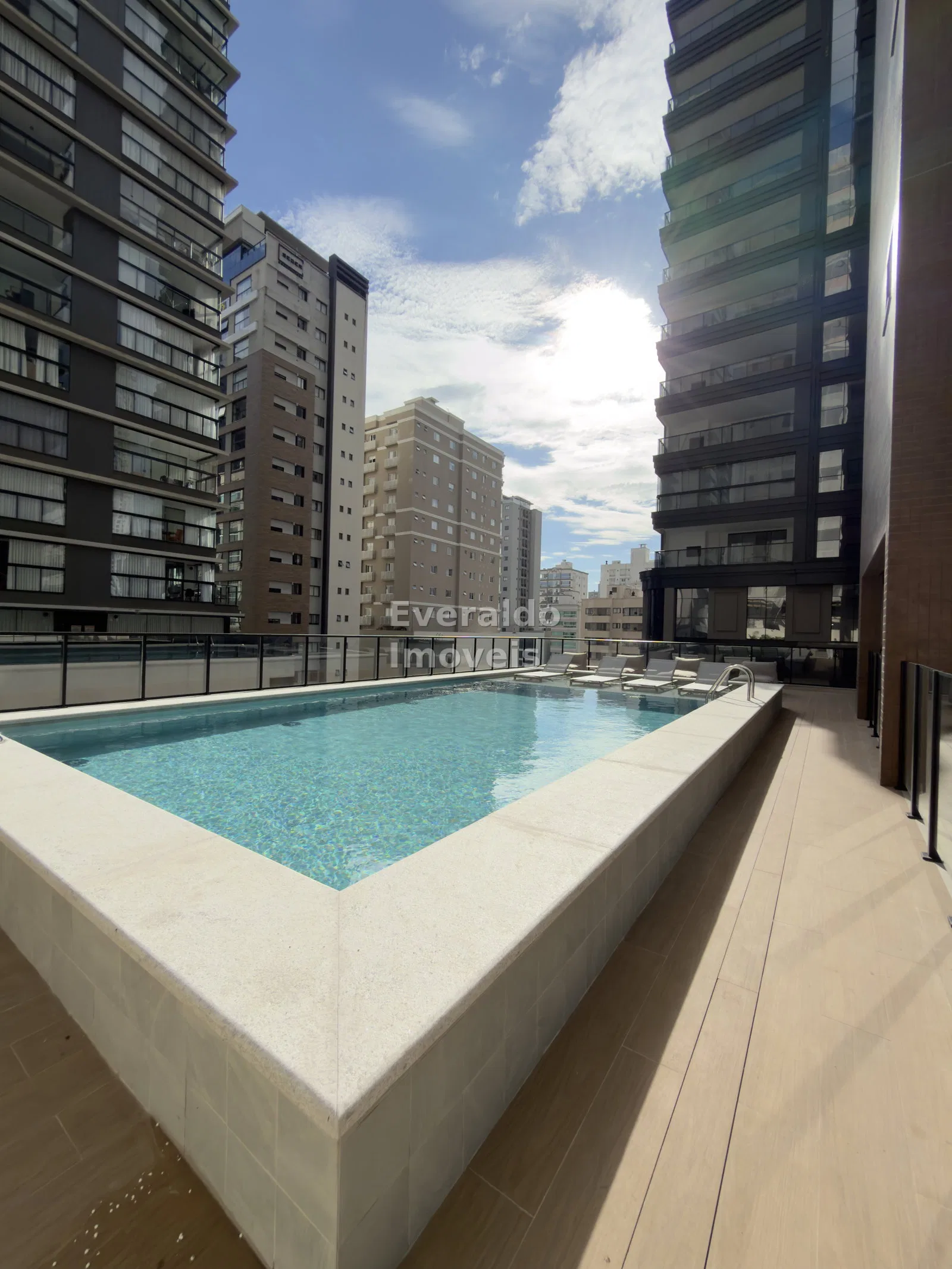 MONTREAL TOWERS — Meia Praia, foto 10