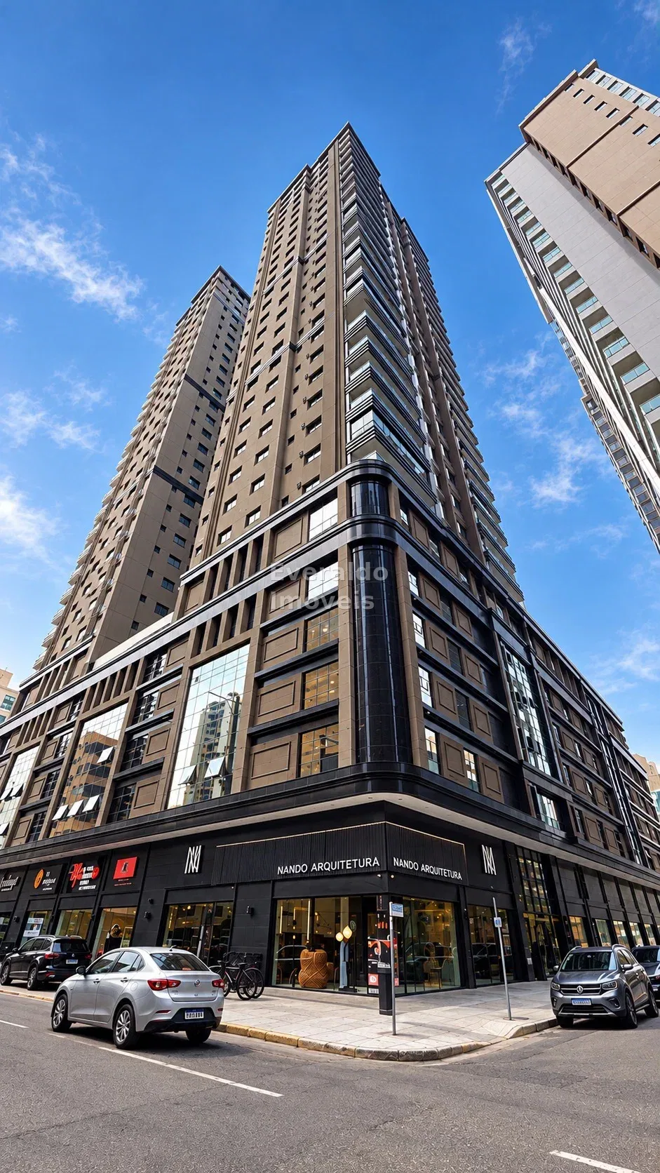 Wall Street Tower — Meia Praia
