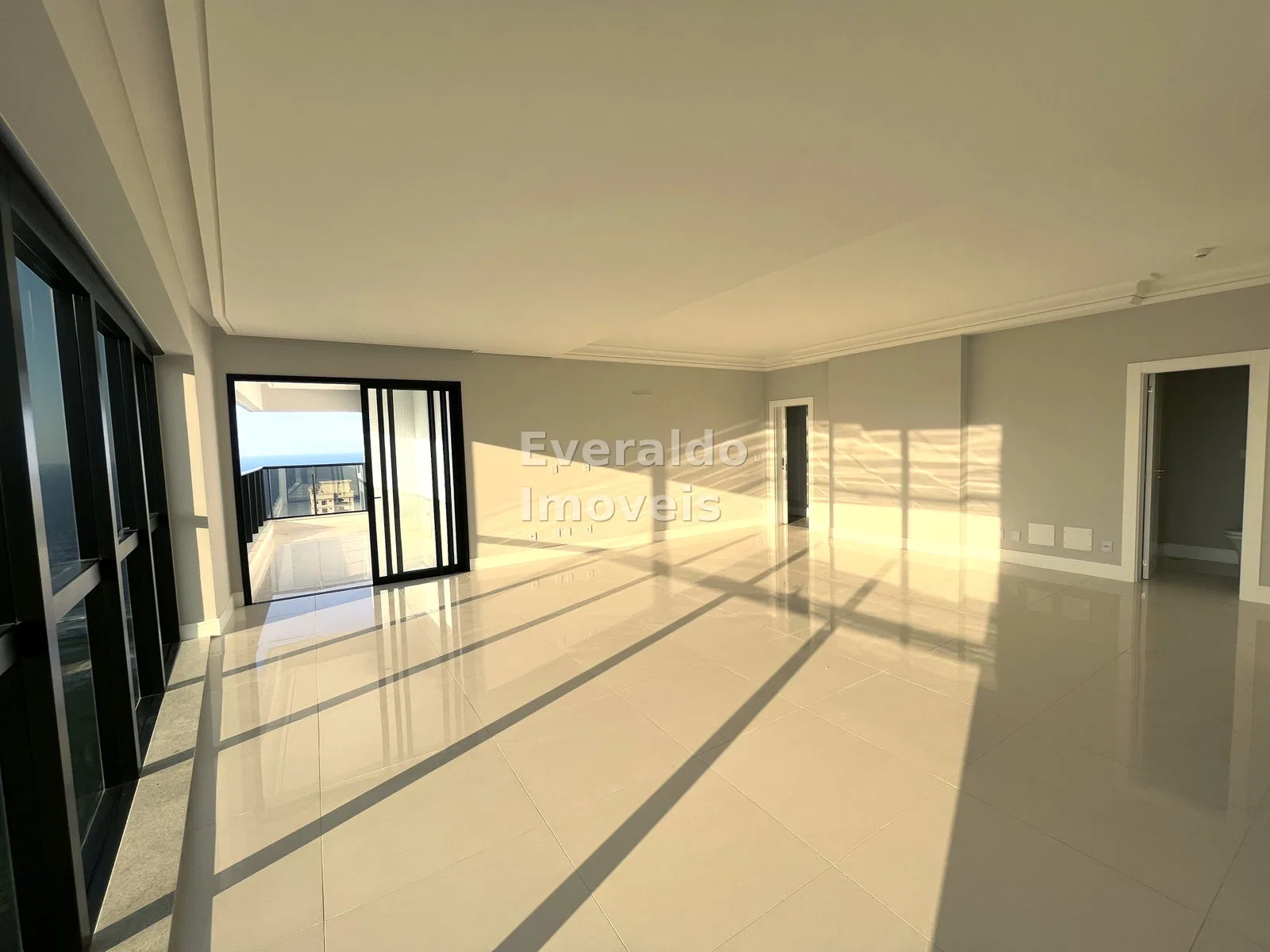 Paramount Tower — Meia Praia, foto 16
