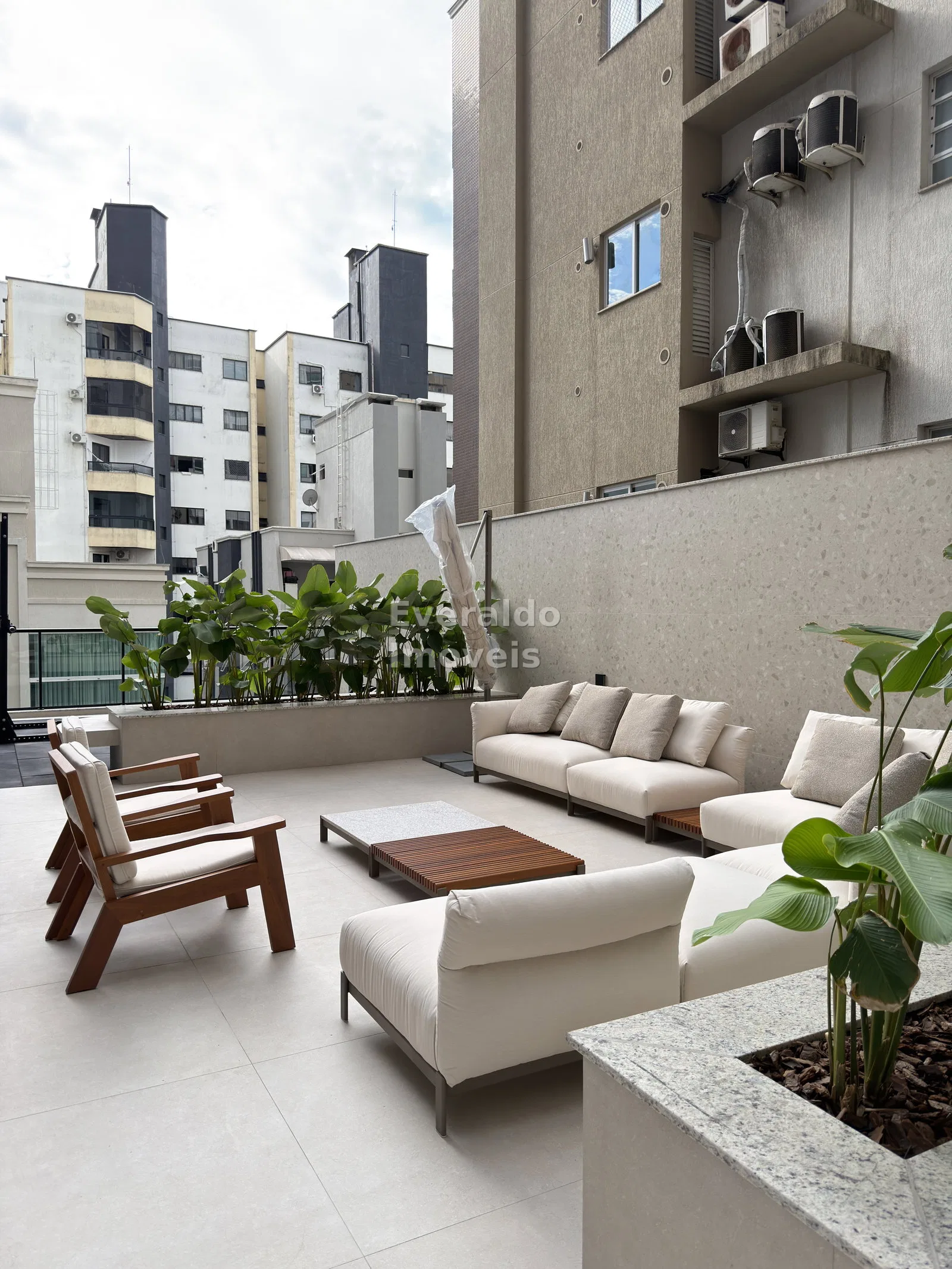 MONTREAL TOWERS — Meia Praia, foto 12