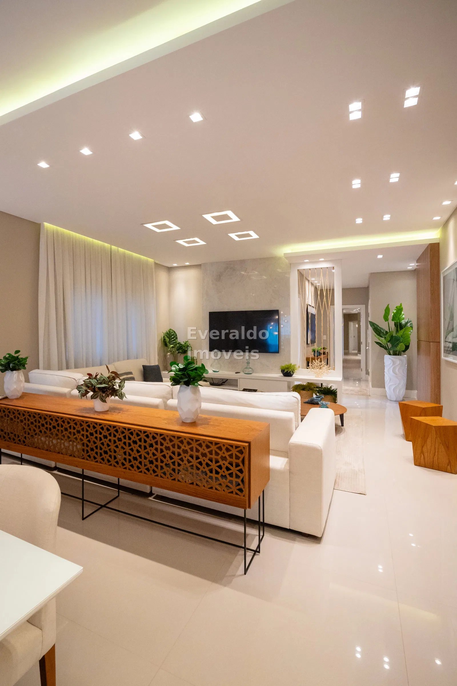 Ocean Towers Residence — Meia Praia, foto 5