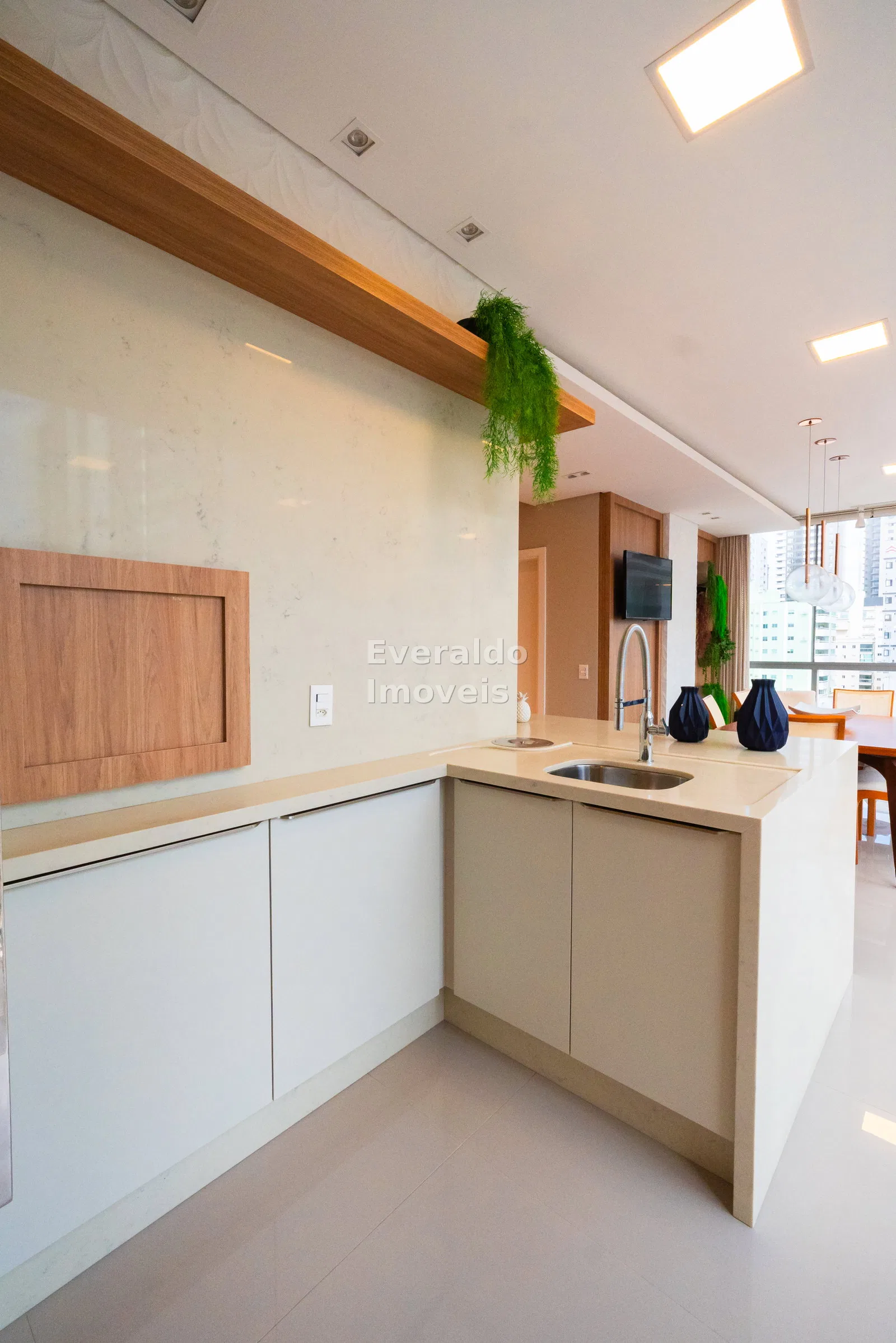 Ocean Towers Residence — Meia Praia, foto 10
