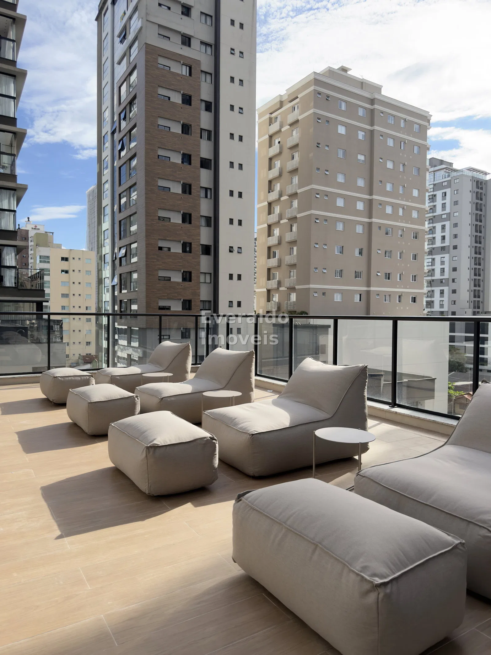 MONTREAL TOWERS — Meia Praia, foto 14