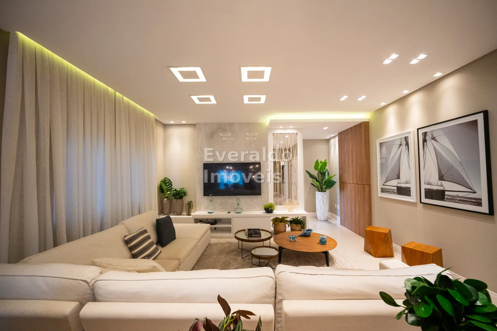 Ocean Towers Residence — Meia Praia